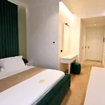 Hotel King & Queen Boutique *