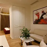 King & Queen Boutique Hotel *