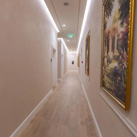 King & Queen Boutique فندق فيير