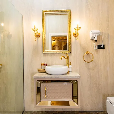 King & Queen Boutique فندق فيير