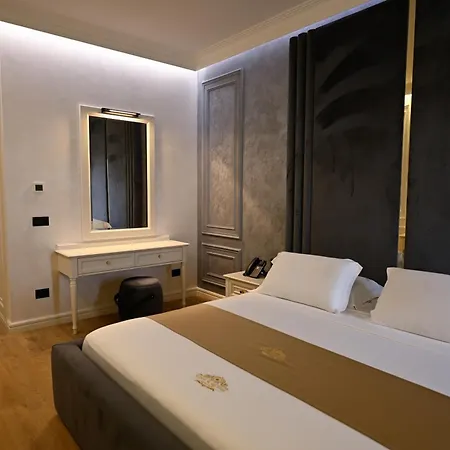 King & Queen Boutique فندق فيير