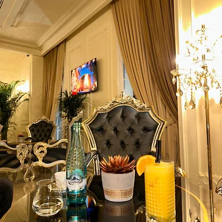 King & Queen Boutique فيير