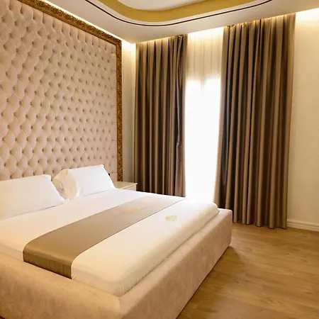 King & Queen Boutique فندق فيير