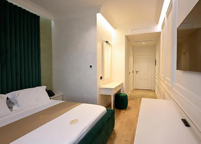 King & Queen Boutique *